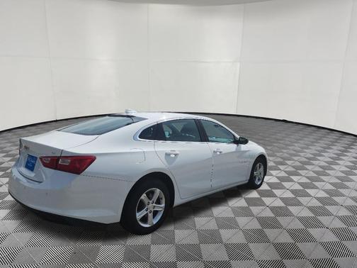 Summit White 2024 Chevrolet Malibu FWD 1LT