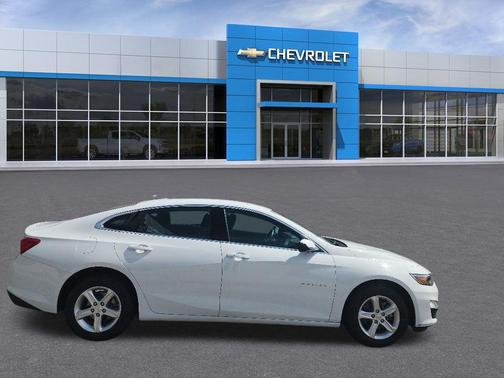 Summit White 2024 Chevrolet Malibu FWD 1LT