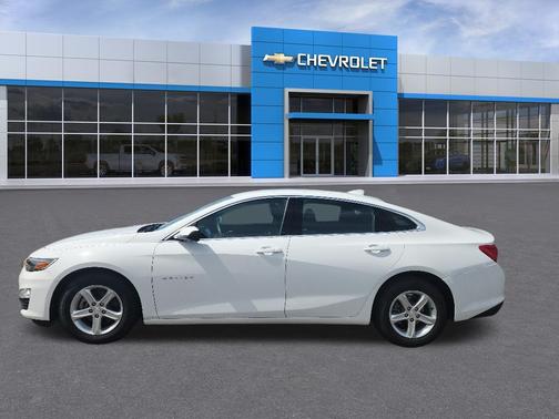 Summit White 2024 Chevrolet Malibu FWD 1LT