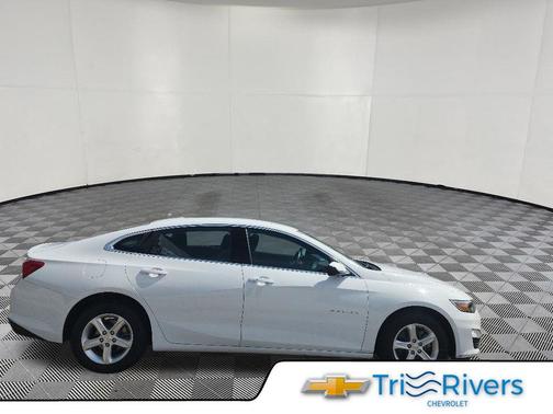 Summit White 2024 Chevrolet Malibu FWD 1LT