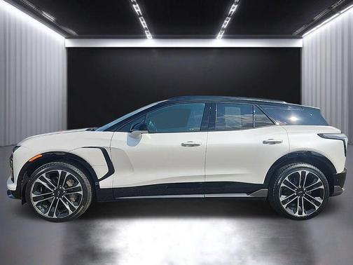 Iridescent Pearl Tricoat 2025 Chevrolet Blazer EV SS AWD