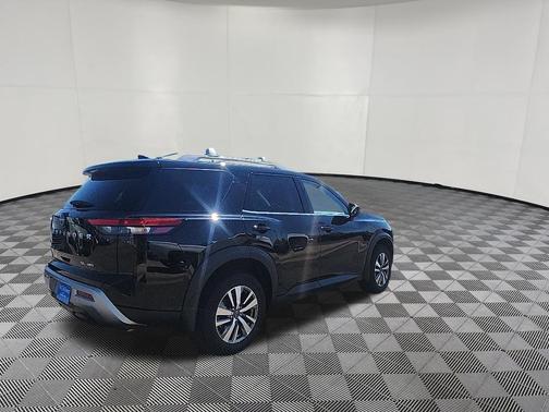 Super Black 2025 Nissan Pathfinder SL 4WD