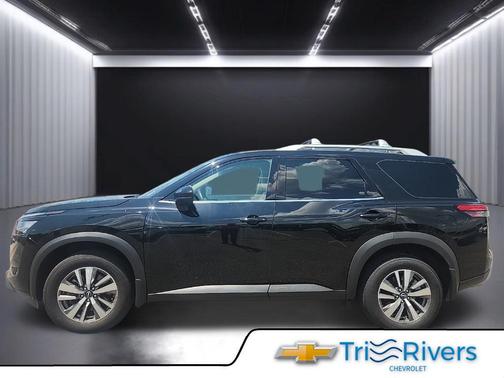 Super Black 2025 Nissan Pathfinder SL 4WD