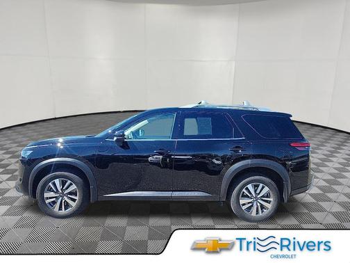 Super Black 2025 Nissan Pathfinder SL 4WD
