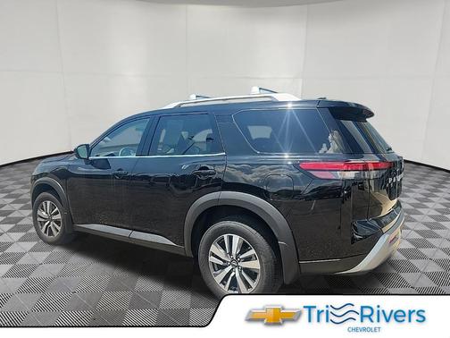 Super Black 2025 Nissan Pathfinder SL 4WD