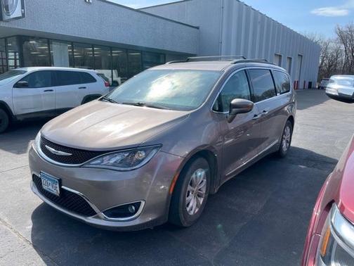 Photo 2 of 3 of 2017 Chrysler Pacifica Touring-L