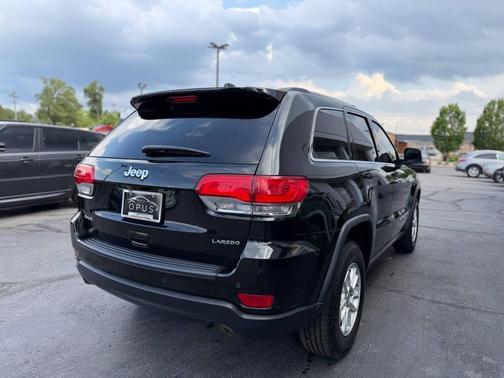 Diamond Black Crystal Pearlcoat 2019 Jeep Grand Cherokee Laredo