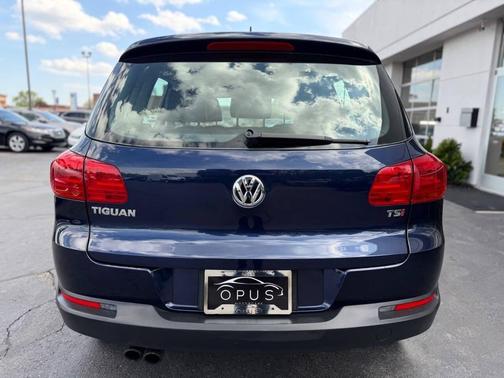 Night Blue Metallic 2016 Volkswagen Tiguan S