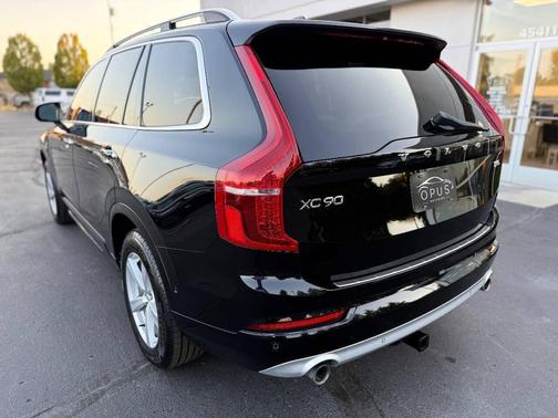 2018 Volvo XC90 T5 Momentum