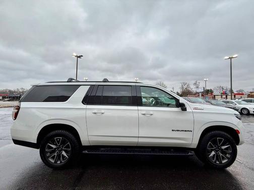 2022 Chevrolet Suburban 4WD Z71