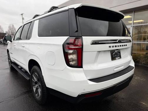 2022 Chevrolet Suburban 4WD Z71
