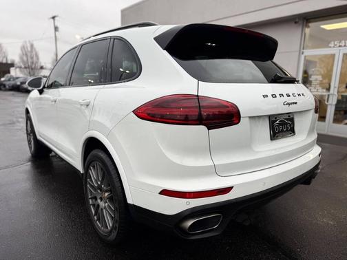 2017 Porsche Cayenne Platinum Edition