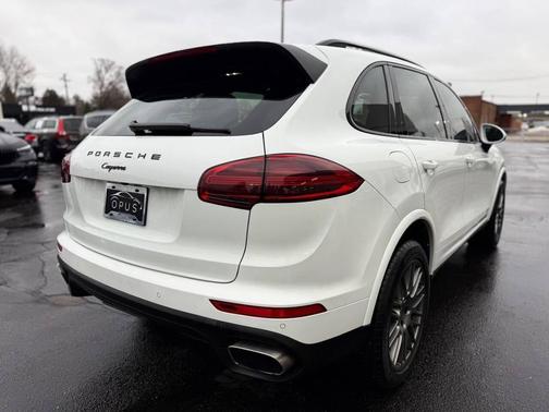 2017 Porsche Cayenne Platinum Edition
