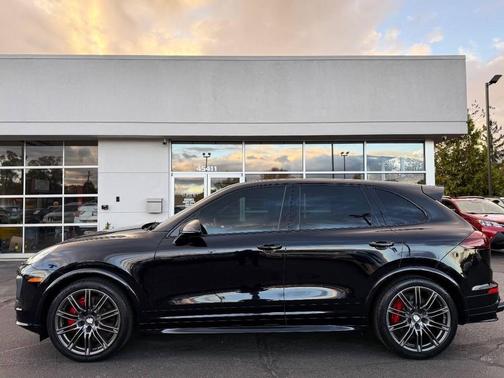 2016 Porsche Cayenne GTS