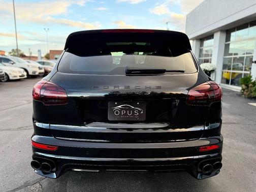 2016 Porsche Cayenne GTS