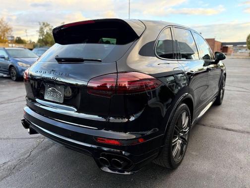2016 Porsche Cayenne GTS