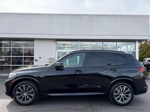 Black Sapphire Metallic 2022 BMW X5 PHEV xDrive45e