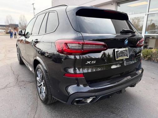 Black Sapphire Metallic 2022 BMW X5 PHEV xDrive45e
