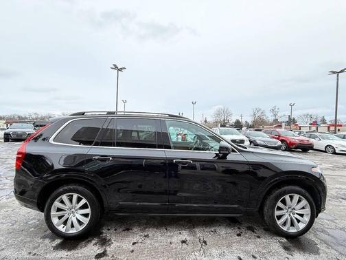 2018 Volvo XC90 T6 Momentum