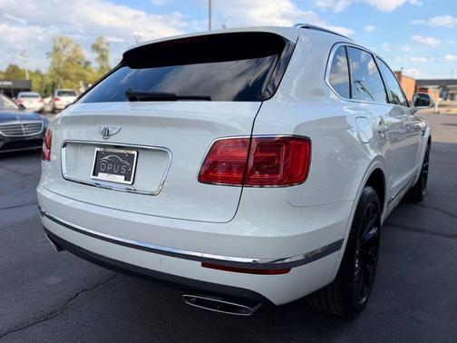 Glacier White Solid 2017 Bentley Bentayga W12