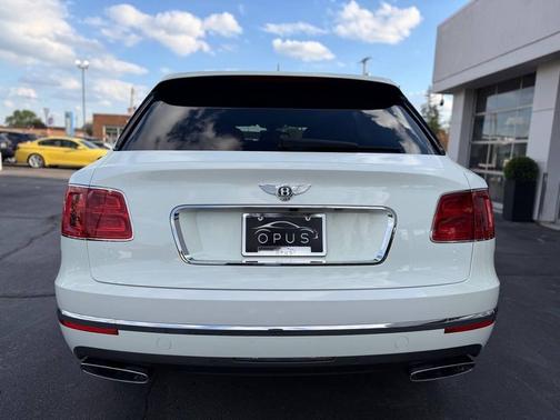 Glacier White Solid 2017 Bentley Bentayga W12