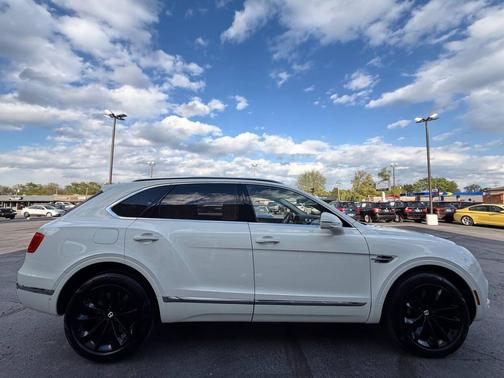 Glacier White Solid 2017 Bentley Bentayga W12