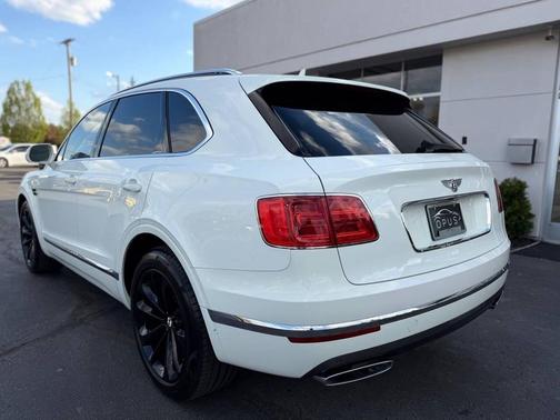 Glacier White Solid 2017 Bentley Bentayga W12