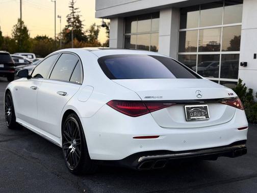 MANUFAKTUR Moonlight White Metallic 2024 Mercedes-Benz AMG S 63 E 4MATIC