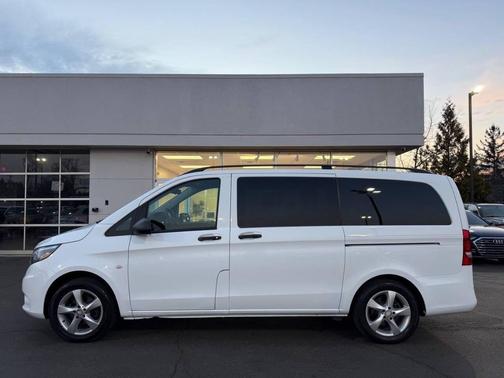 2016 Mercedes-Benz Metris Base