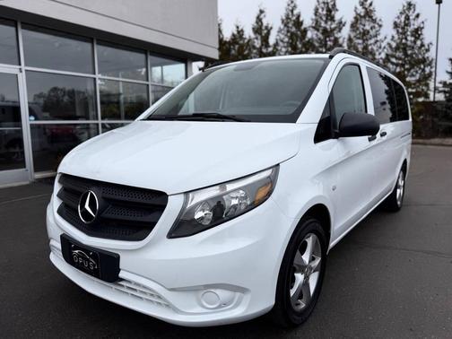 2016 Mercedes-Benz Metris Base