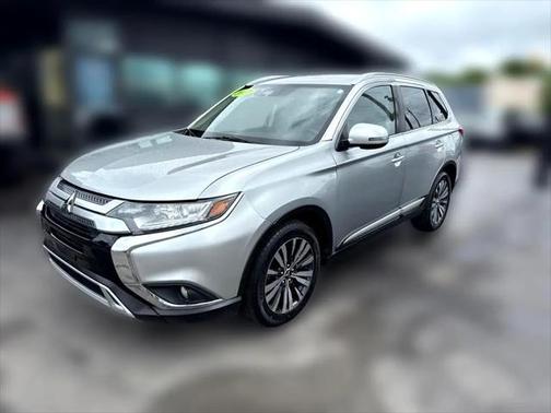 2020 Mitsubishi Outlander SE