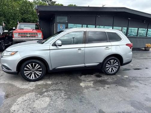 2020 Mitsubishi Outlander SE
