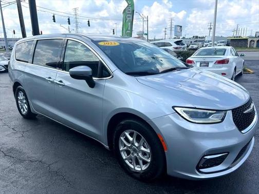 2023 Chrysler Pacifica Touring L