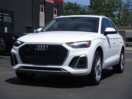 Ibis White 2023 Audi Q5 45 S line Premium Plus