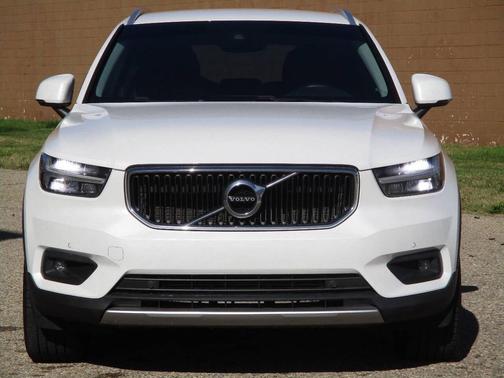 2022 Volvo XC40 T5 Momentum