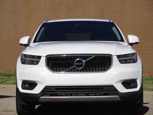 2022 Volvo XC40 T5 Momentum