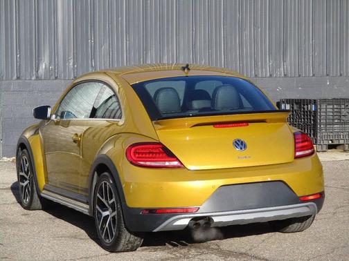 2016 Volkswagen Beetle 1.8T Dune