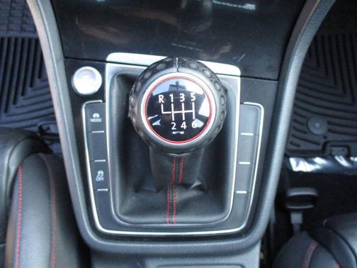 2015 Volkswagen Golf GTI 2.0T SE 4-Door
