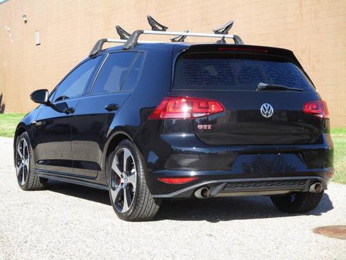 2017 Volkswagen Golf GTI 2.0T SE 4-Door
