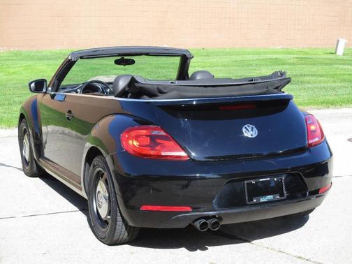 Black 2013 Volkswagen Beetle 2.5L