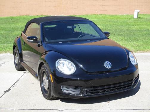 Black 2013 Volkswagen Beetle 2.5L