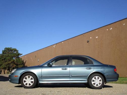 2004 Hyundai SONATA Base