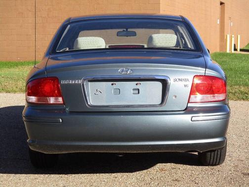 2004 Hyundai SONATA Base