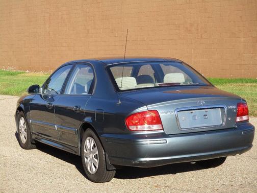 2004 Hyundai SONATA Base