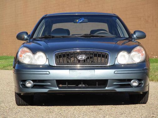 2004 Hyundai SONATA Base
