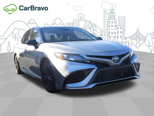 Celestial Silver Metallic/Midnight Black Metallic 2023 Toyota Camry XSE