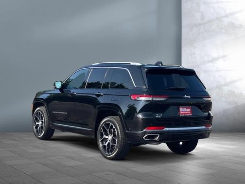 2022 Jeep Grand Cherokee Summit
