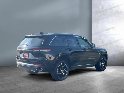 2022 Jeep Grand Cherokee Summit