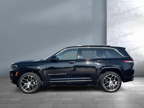 2022 Jeep Grand Cherokee Summit