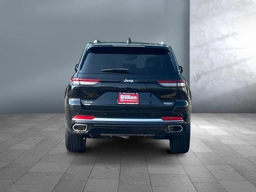 2022 Jeep Grand Cherokee Summit